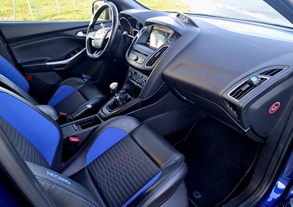 Ford Focus cena 50500 przebieg: 140000, rok produkcji 2015 z Wrocław małe 466